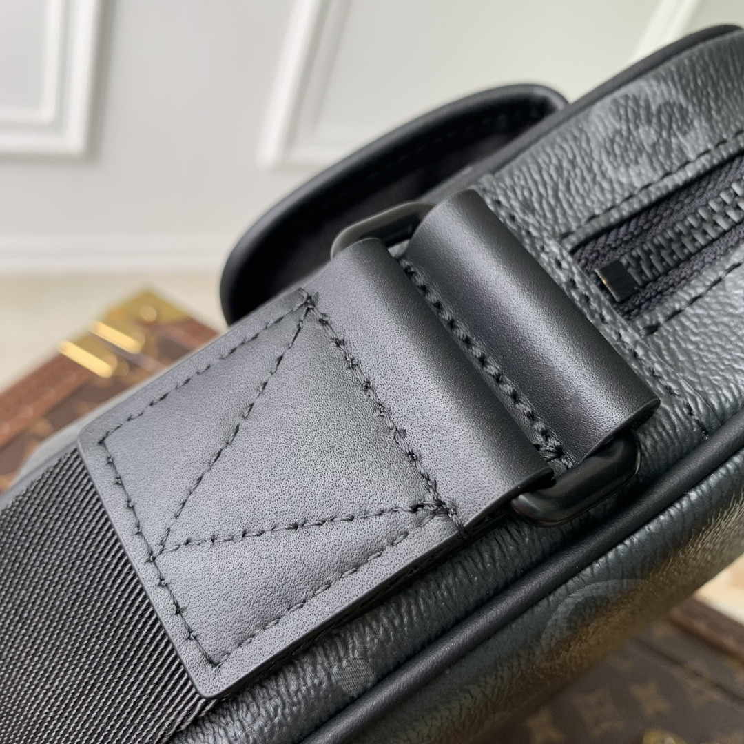 LV Getaway Messenger M12518 17 x 7.8 x 18 cm