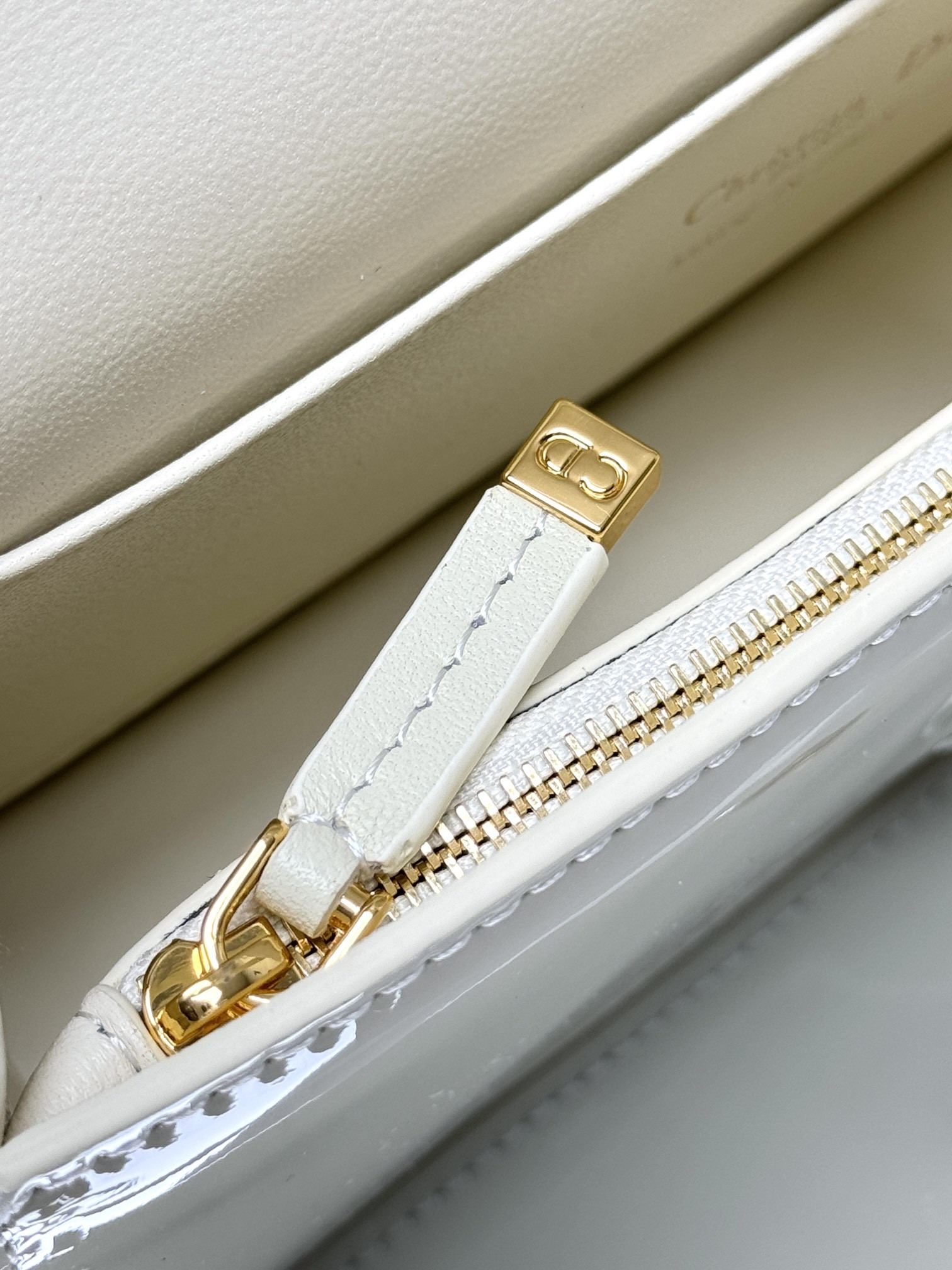 D*or miss D*or flap bag 22 x 11 x 6 cm(patent calfskin)