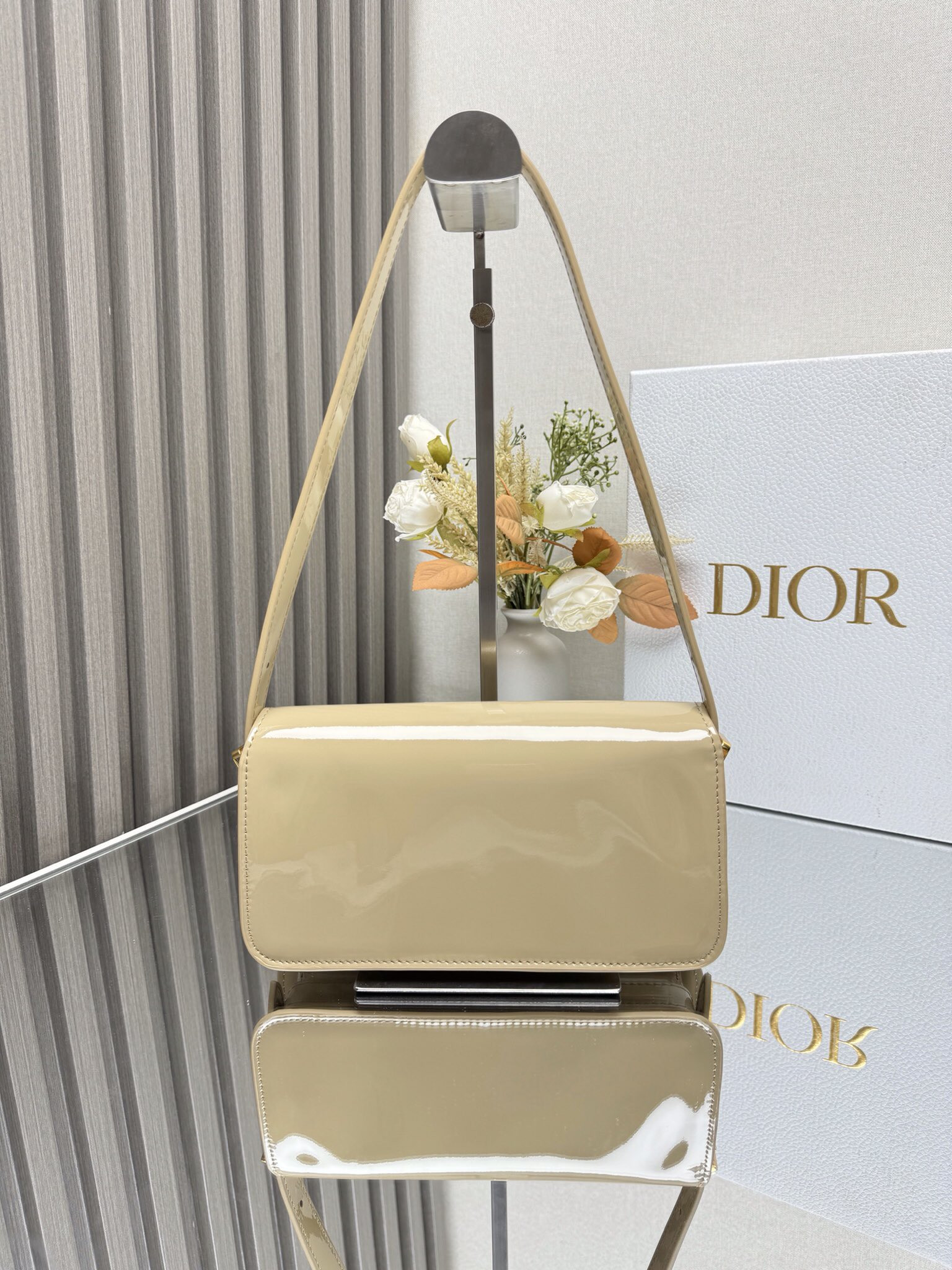 D*or miss D*or flap bag 22 x 11 x 6 cm(patent calfskin)