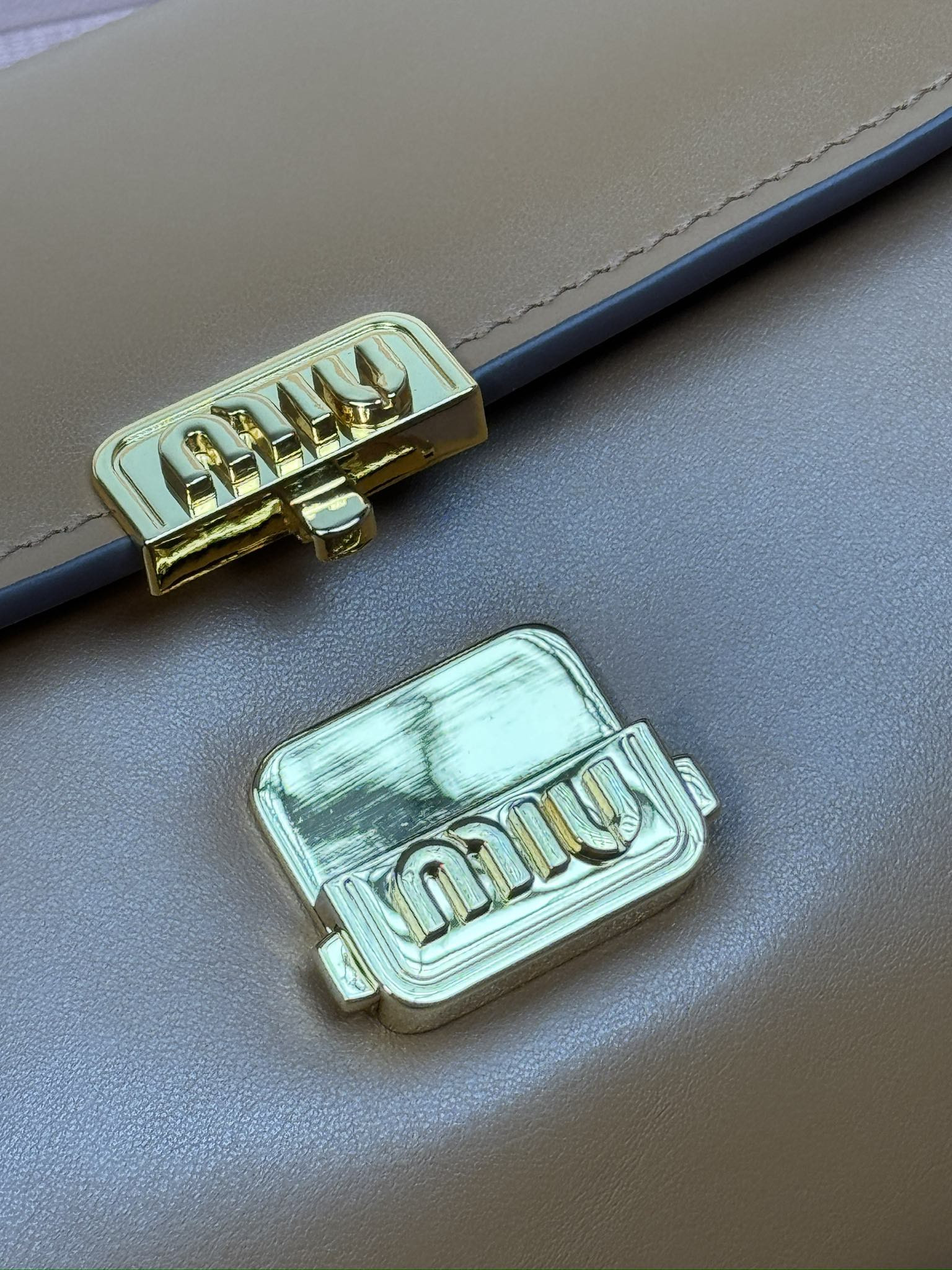 Miu Miu Leather shoulder bag  13.5x24x9cm