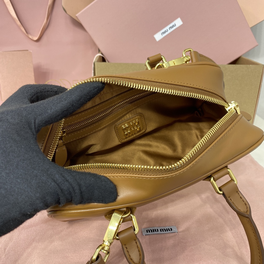 Miu Miu Arcadie leather bag 10.5x22x7.5cm