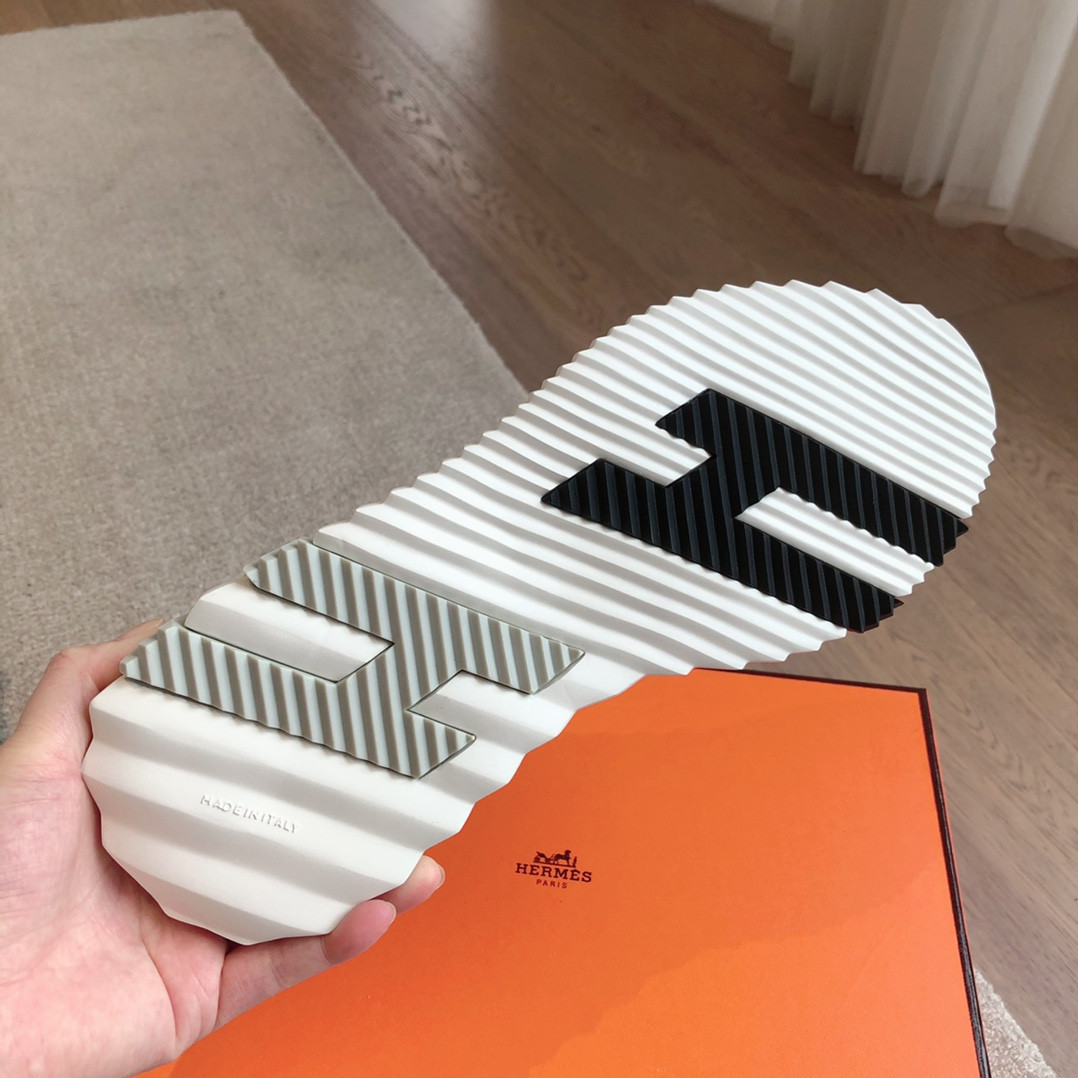 UA Hermès Bouncing Sneaker