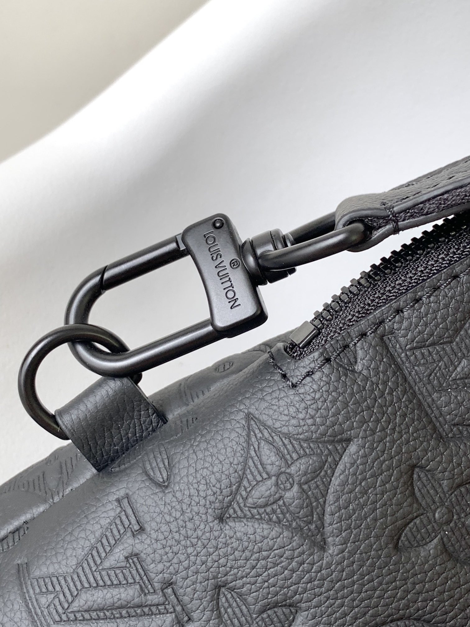 LV Duo Slingbag M21890 20 x 42 x 6CM