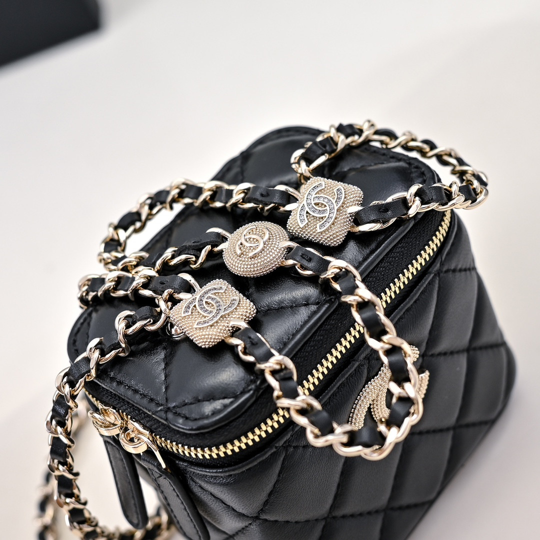 Ch*el small vanity with chain 11x8.5x7cm
