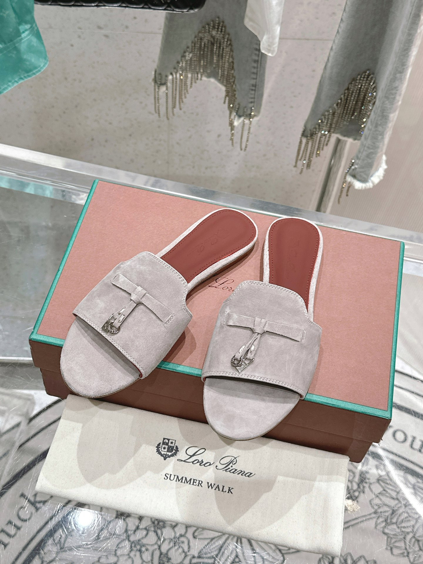 ua L**o p*ana summer charms sandal