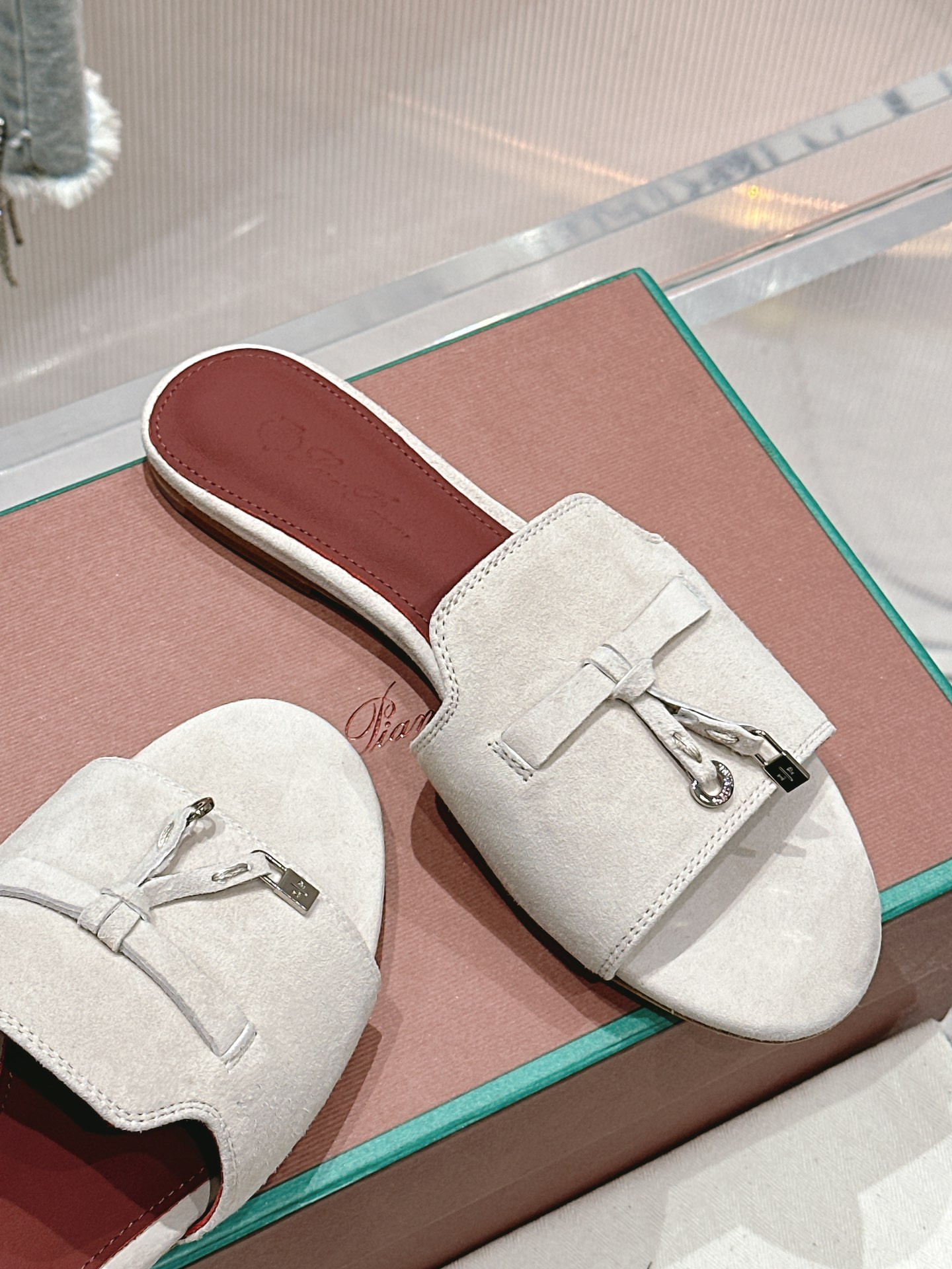 ua L**o p*ana summer charms sandal
