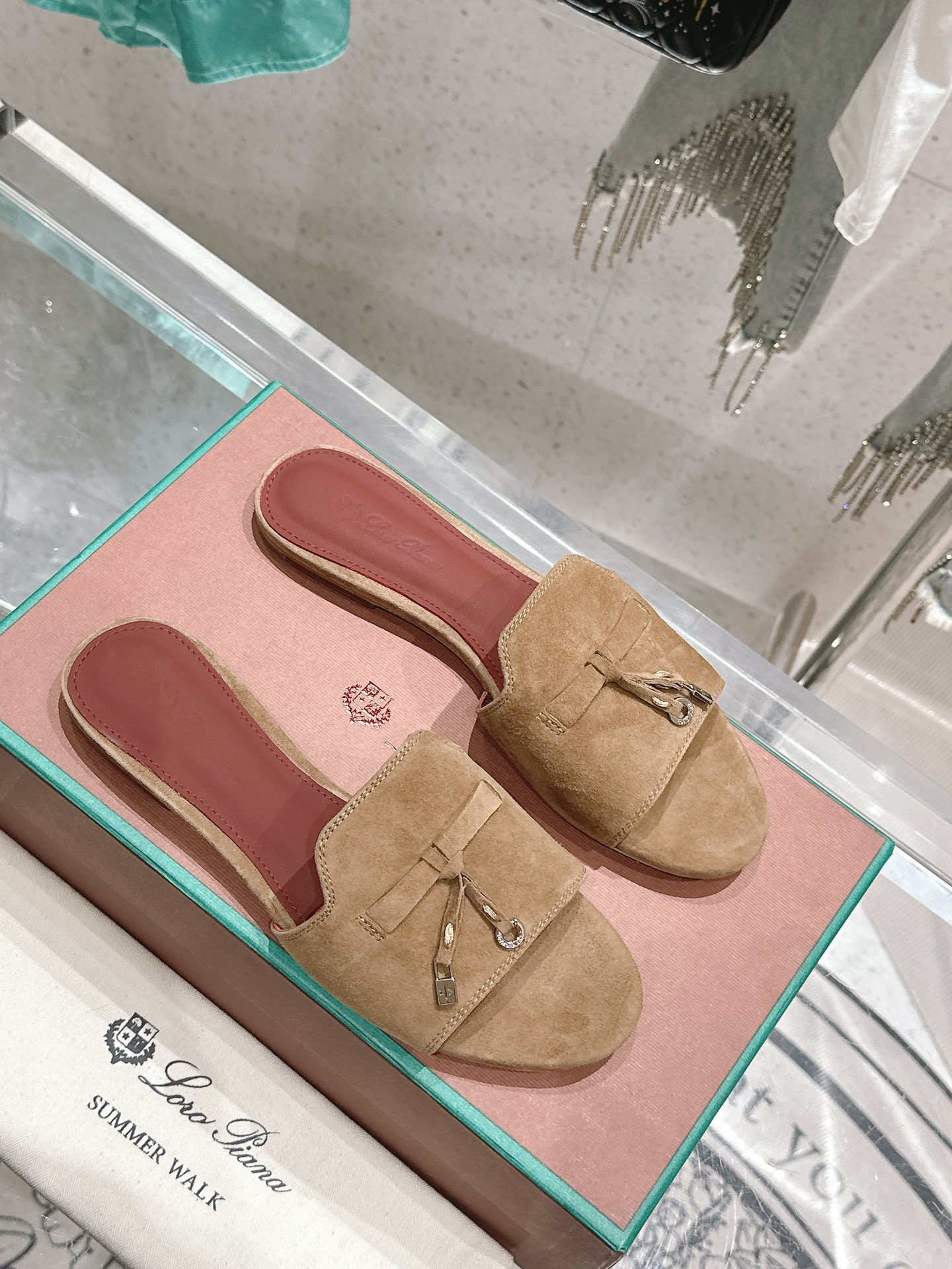 ua L**o p*ana summer charms sandal