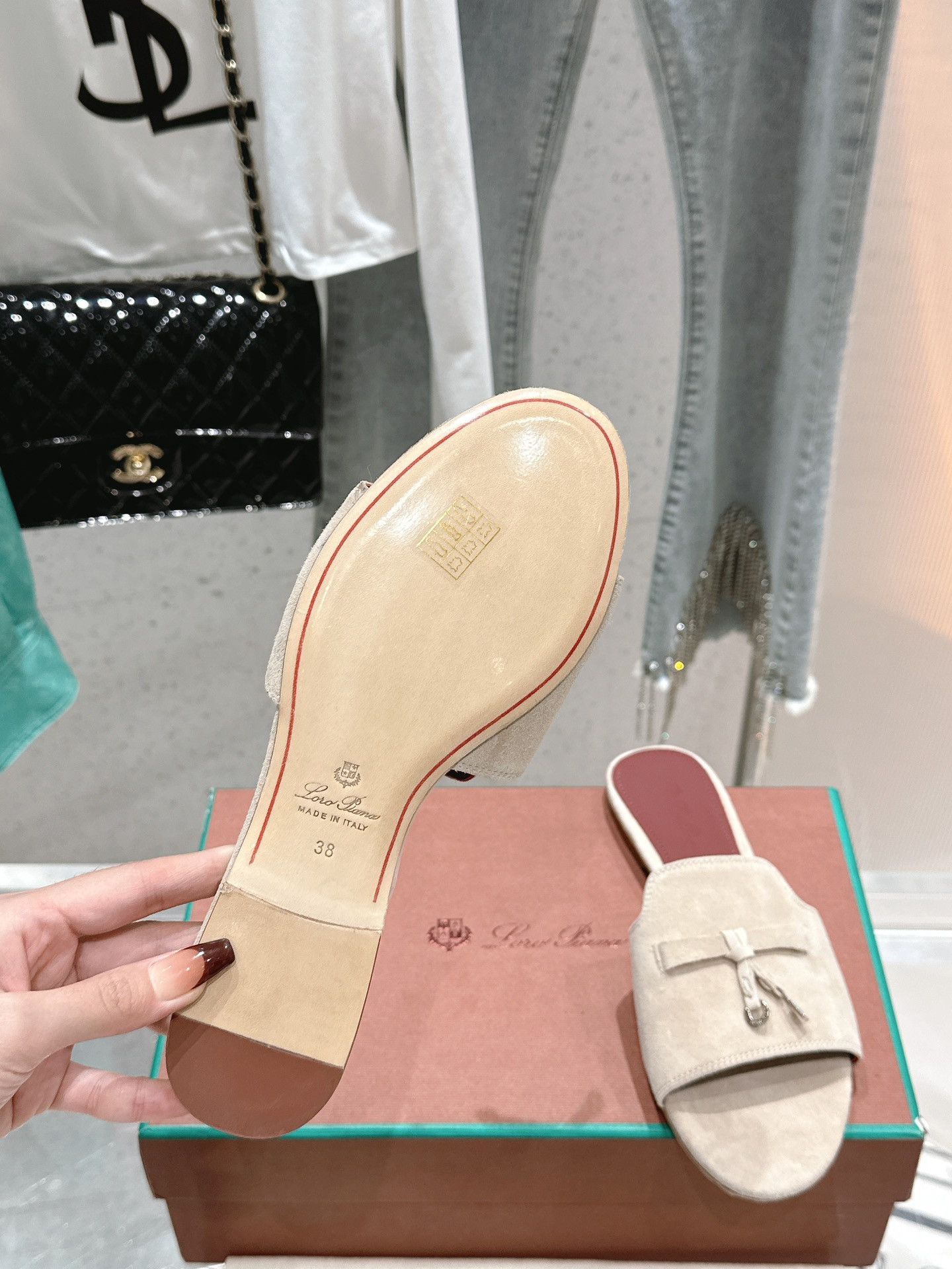 ua L**o p*ana summer charms sandal
