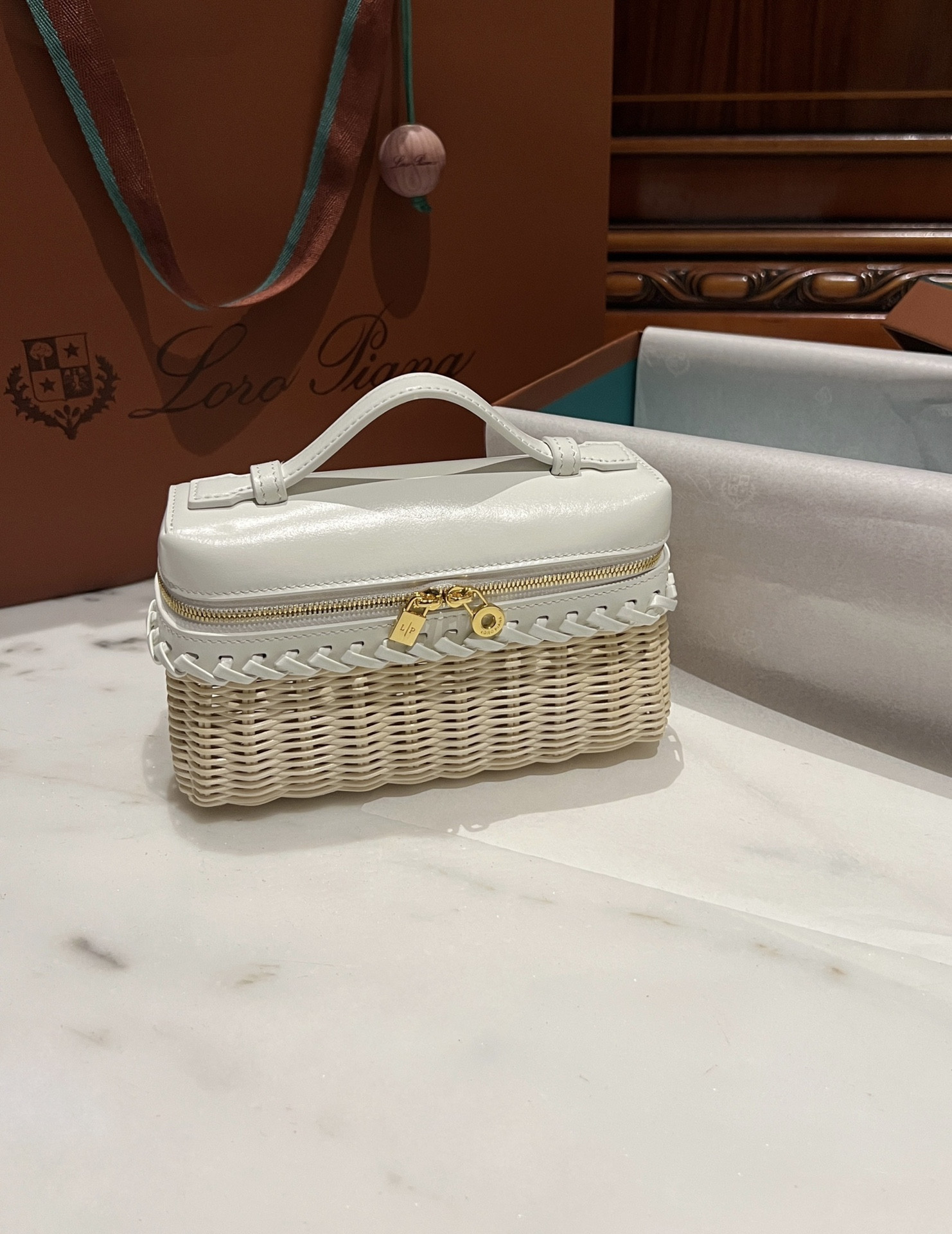 L**o p*ana extra pocket l19 wicker bag 19 x 11.5 x 7cm