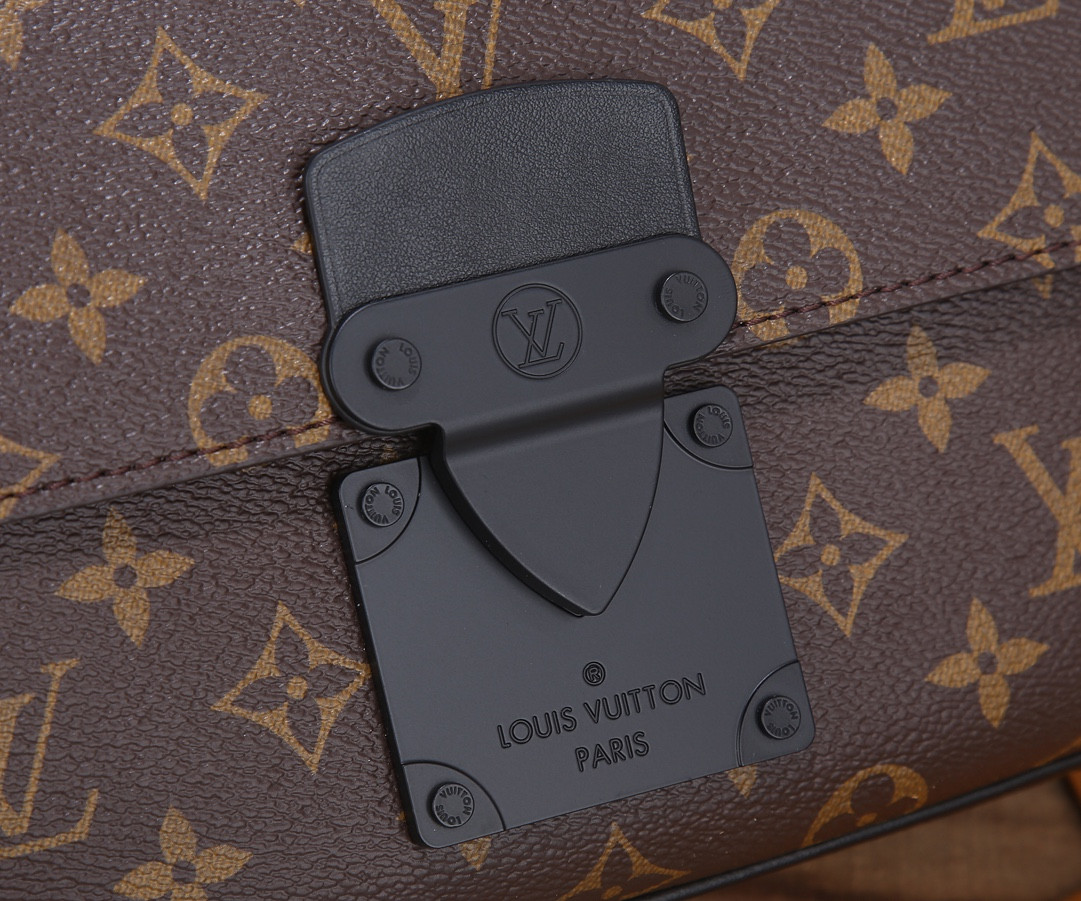 LV S Lock Messenger M45806 22x18x8cm