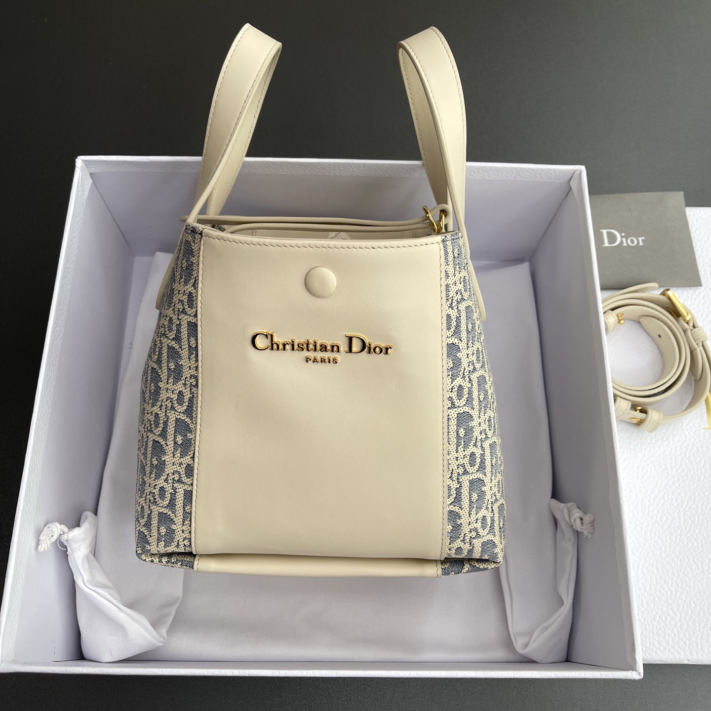 D*or small signature bucket bag 21x19x11cm