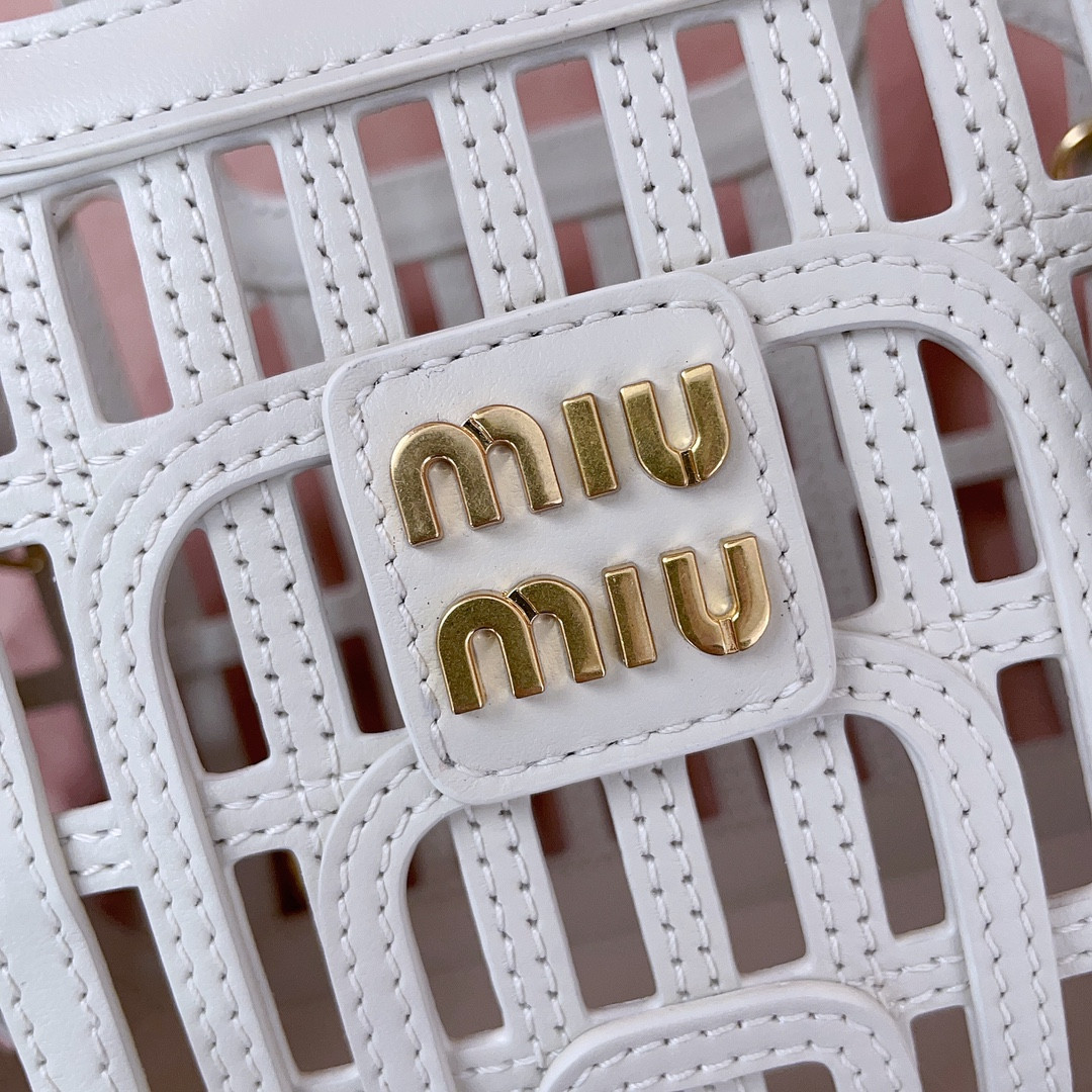 Miu Miu Leather basket 12.5x24x9cm