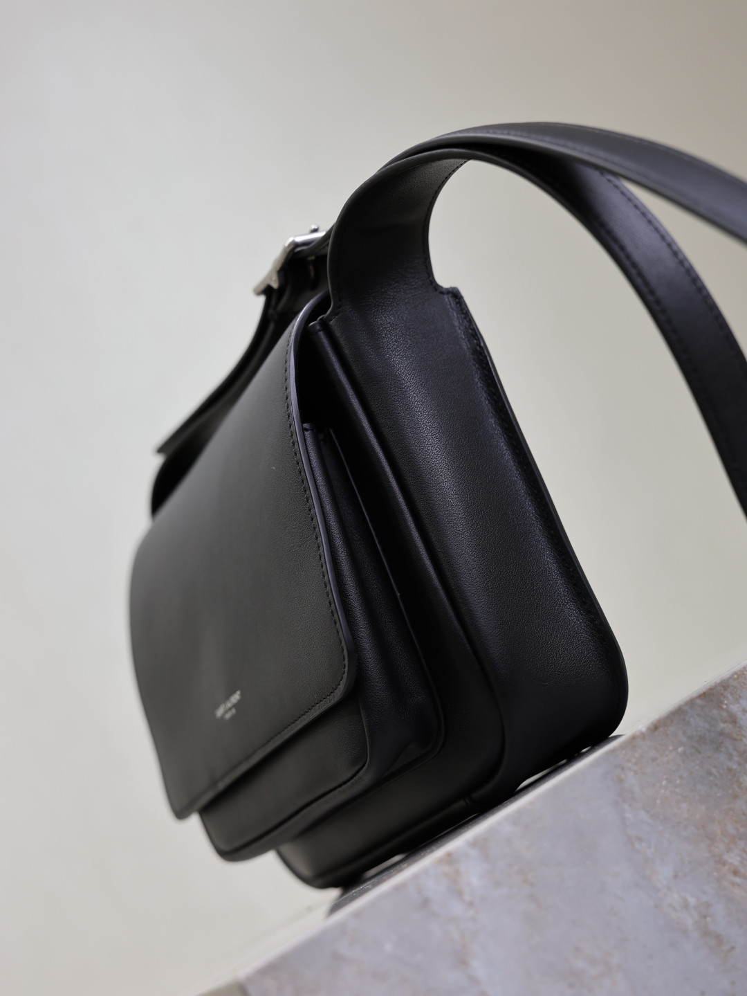 y*l Sa**t Lau*nt niki small satchel in smooth leather 21x16x5cm