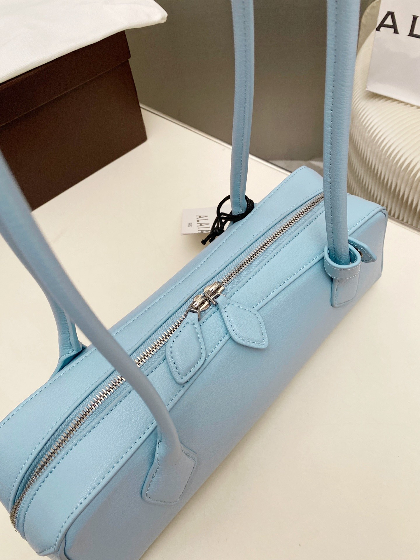 ALAÏA LE TECKEL MEDIUM BAG 33x11x10cm