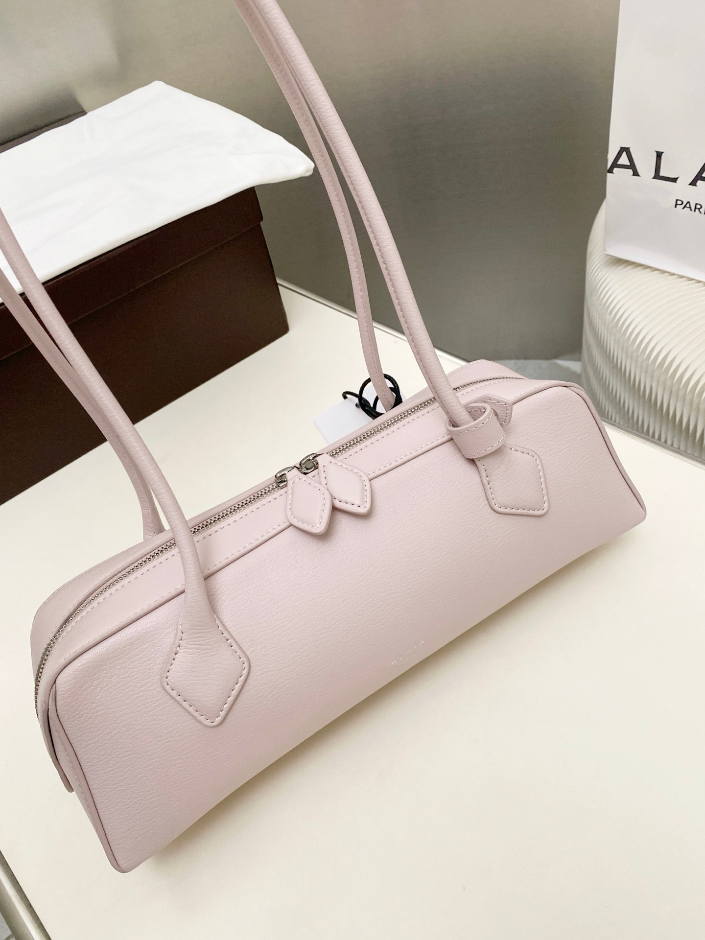 ALAÏA LE TECKEL MEDIUM BAG 33x11x10cm