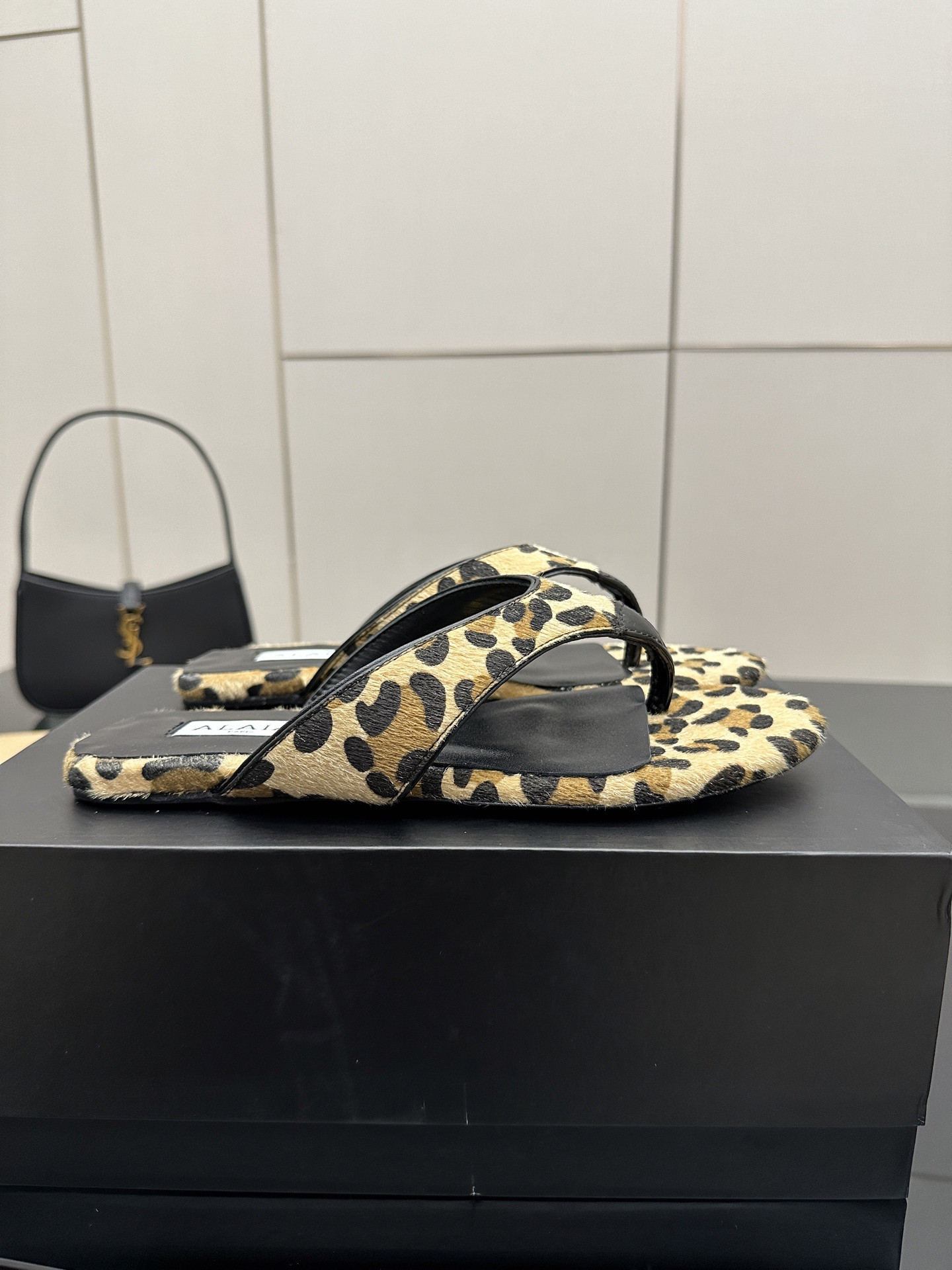 UA Alaia Triangle Flat Slides(Customized Size 7-10 days production time)