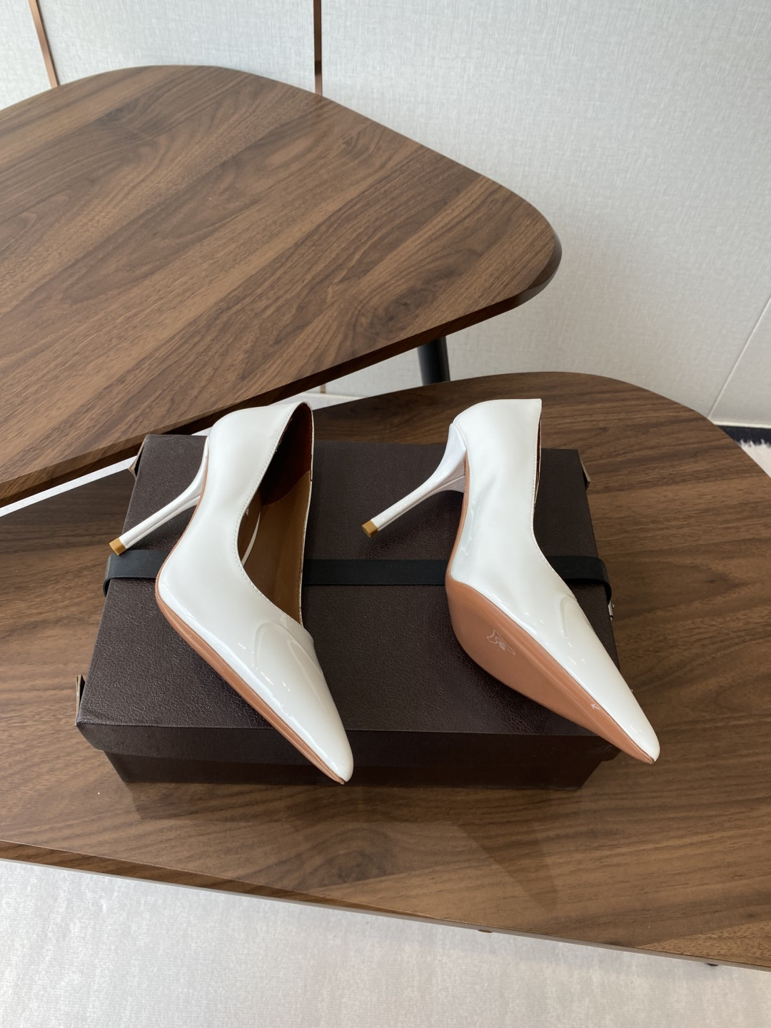 UA Alaia Pointy-Toe Pumps 9cm Heel(Customized Size 7-10 days production time)