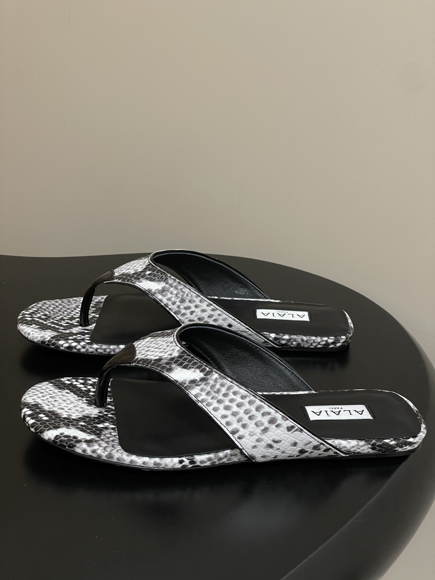 UA Alaia Triangle Flat Slides(Customized Size 7-10 days production time)