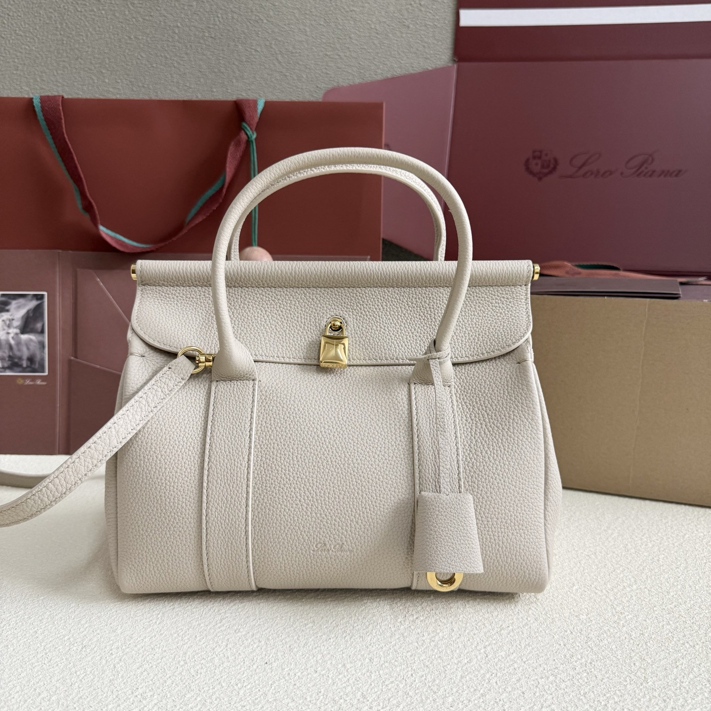 L**o p*ana loom l25 calfskin 25x18x12.5cm