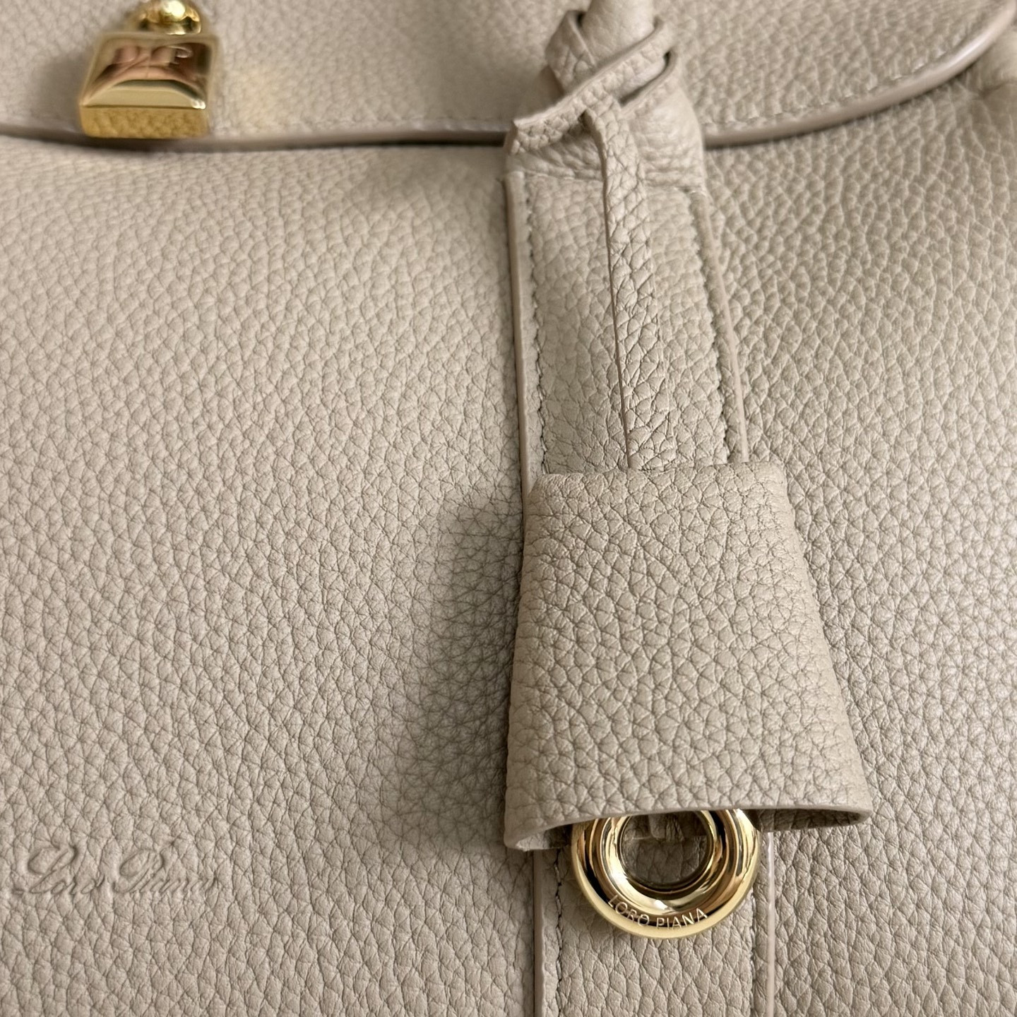 L**o p*ana loom l25 calfskin 25x18x12.5cm