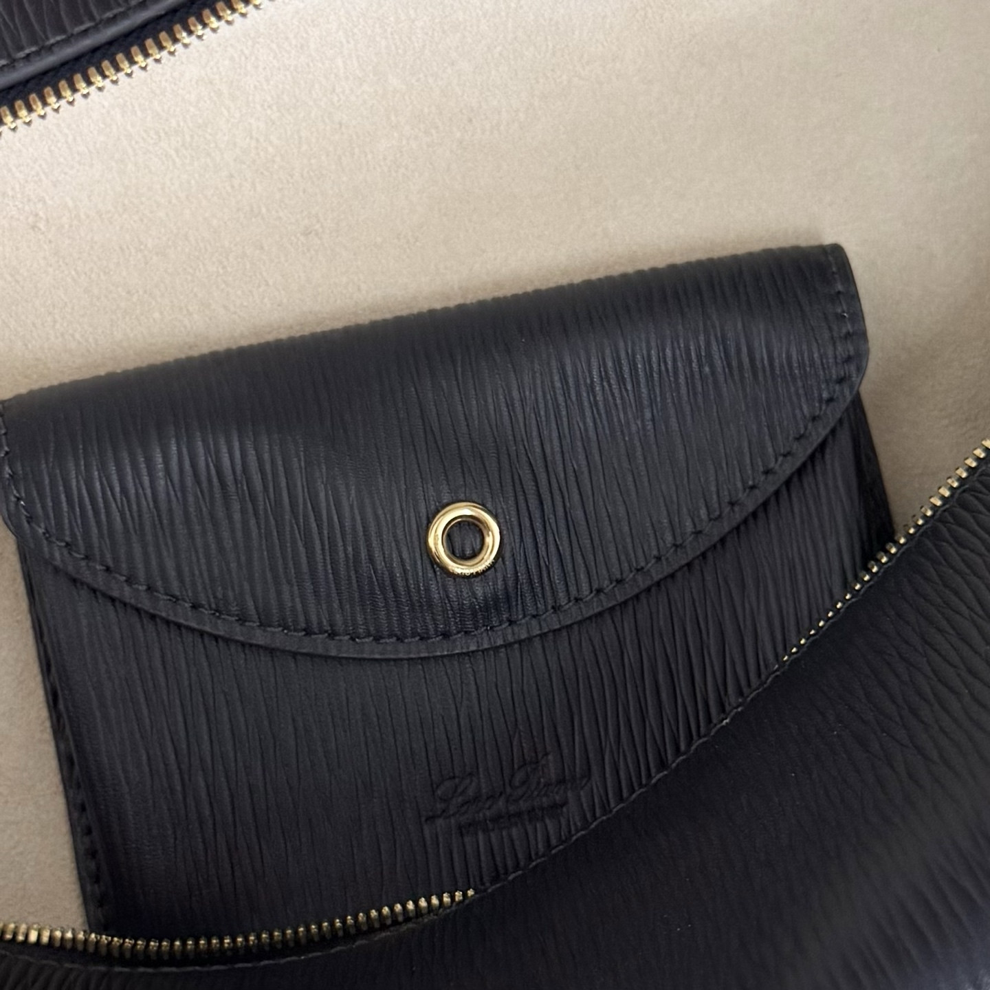L**o p*ana extra pocket l27 calfskin 16x27x10cm