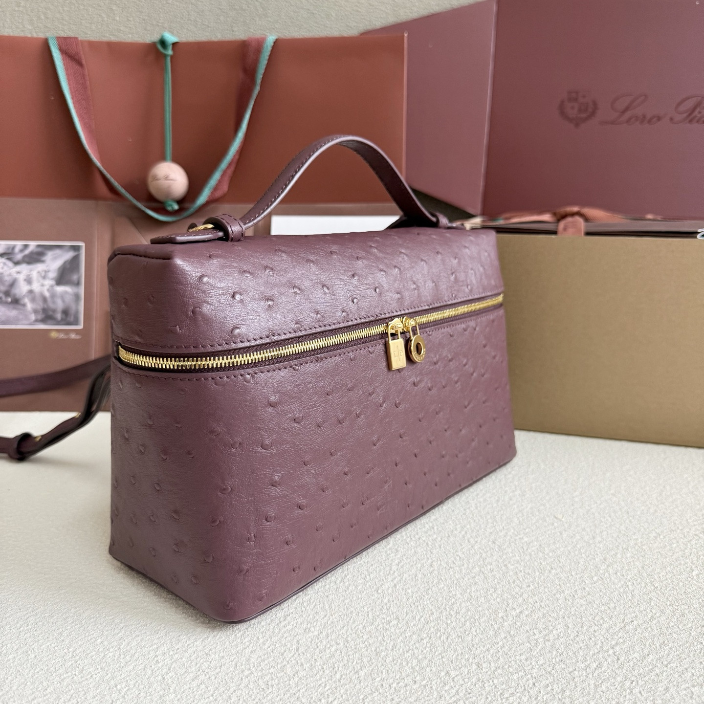 L**o p*ana extra pocket l27 ostrich-grained leather 16x27x10cm
