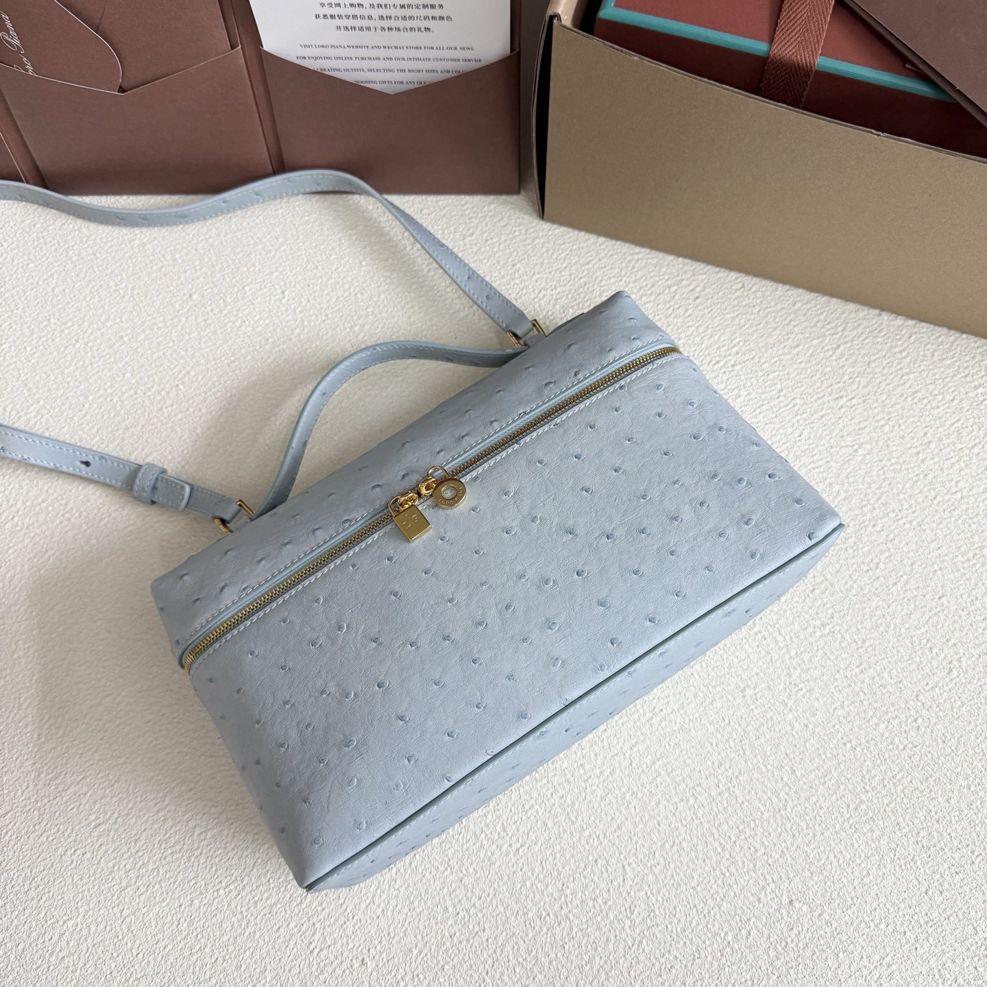 L**o p*ana extra pocket l27 ostrich-grained leather 16x27x10cm
